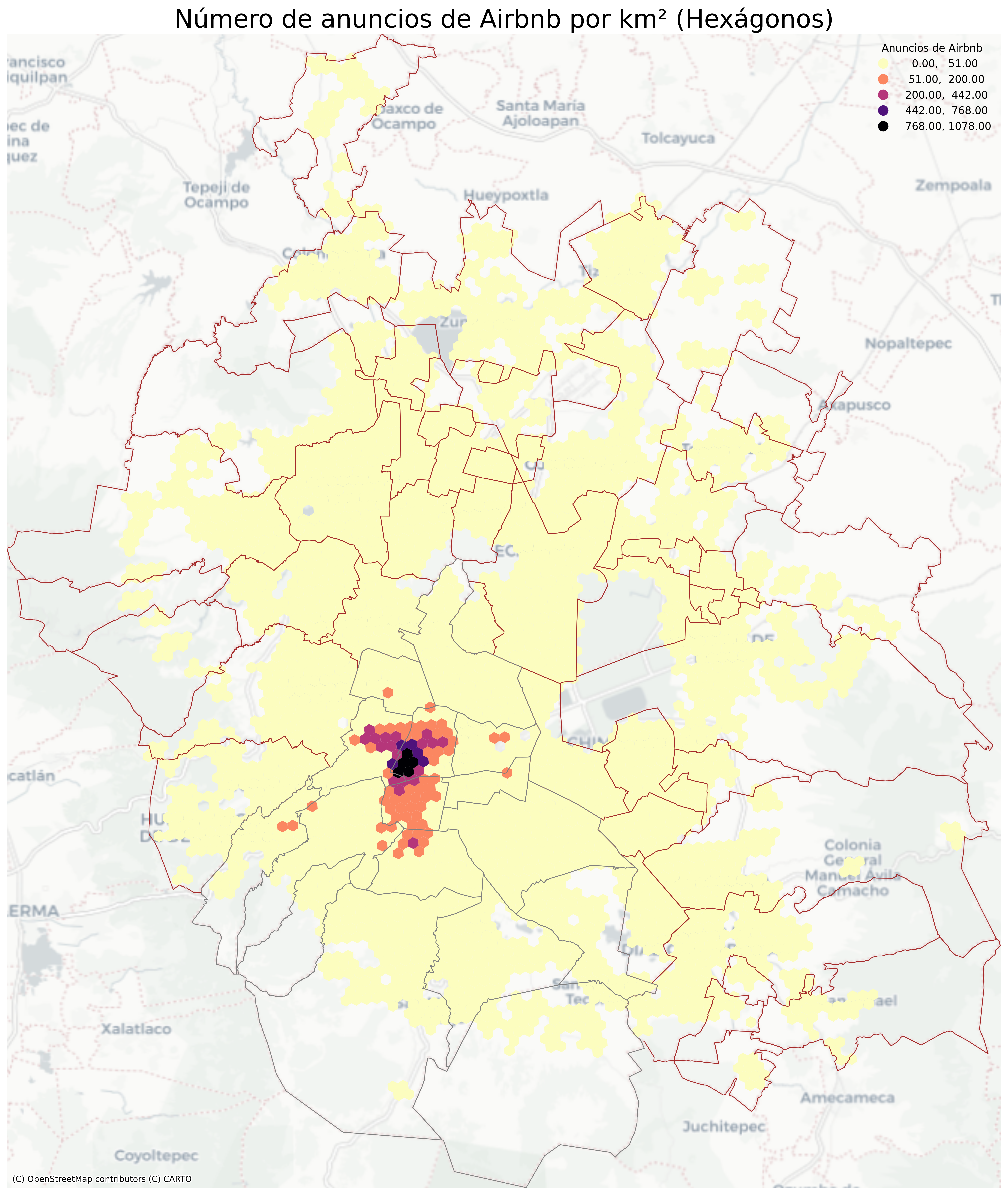 Distribución de alojamientos de renta de corto plazo (Airbnb) en la Zona Metropolitana de la Ciudad de México. Una cuadrícula hexagonal con celdas de aproximadamente un kilómetro cuadrado muestra la concentración de anuncios de Airbnb [5]. La línea gris marca el límite de la Ciudad de México, mientras que la línea roja indica los límites del Estado de México y del Estado de Hidalgo.